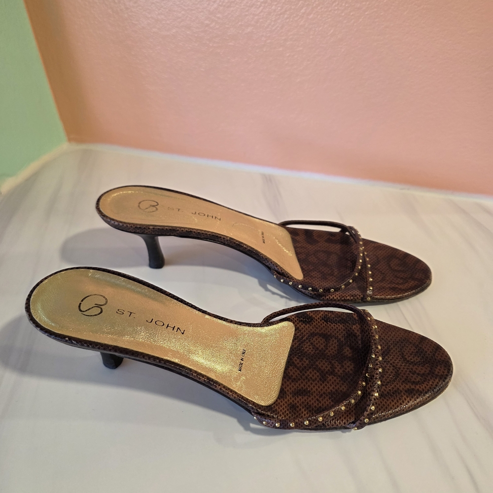 St. John Brown Kitten Heels 7 Italian Snakeskin Patterned Studded Brown Sandals - Picture 2 of 16